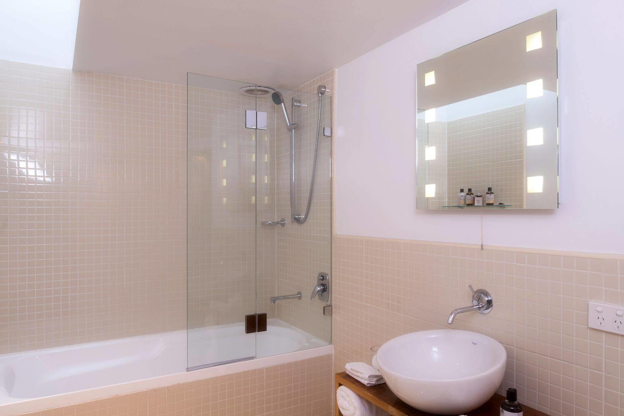 Twofourtwo Boutique Apartments Лонсестон Экстерьер фото