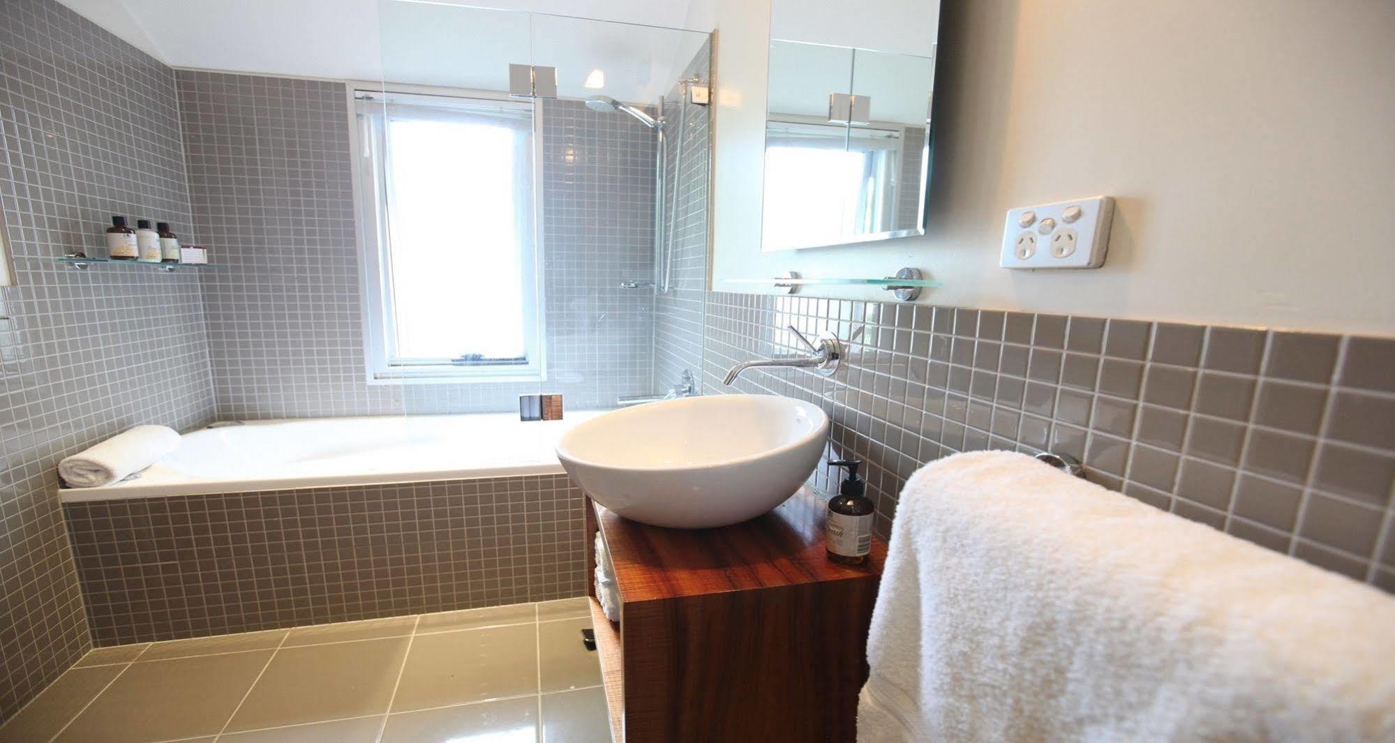Twofourtwo Boutique Apartments Лонсестон Экстерьер фото